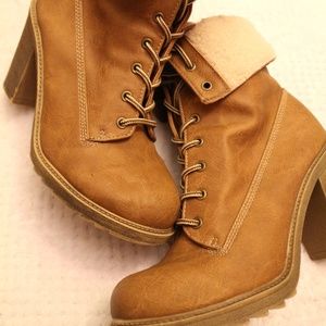 Tan Fur-Lined Laced Leather Booties